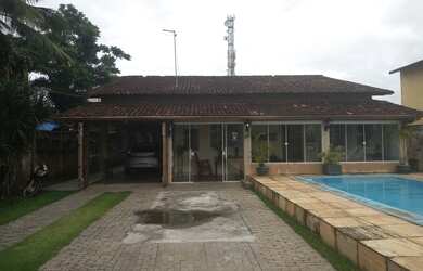 Imagem: A casa possui 4 Dormitórios, 4 Banheiros, 5 Vagas na garagem