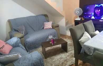 Imagem: A casa possui 2 Dormitórios, 1 Banheiro e está localizado