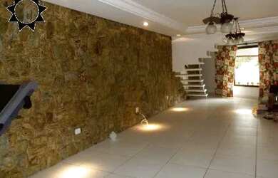 Imagem: A casa possui 4 Dormitórios, 2 Banheiros, 291m² de Área e