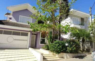 Imagem: A casa em condomínio possui 3 Dormitórios, 3 Banheiros, 4