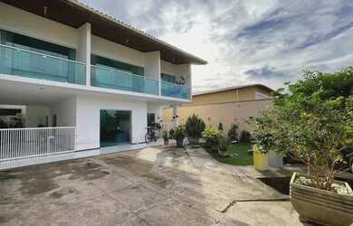 Imagem: A casa possui 3 Dormitórios, 2 Banheiros, 5 Vagas na garagem