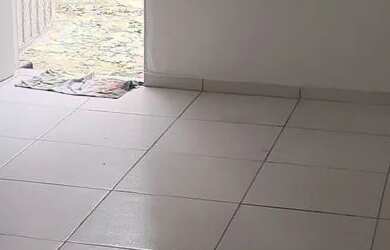 Imagem: A casa possui 1 Dormitório, 1 Banheiro, 1 Vaga na garagem e