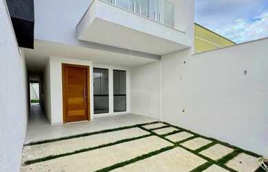 Imagem: A casa possui 3 Dormitórios, 2 Banheiros, 1 Vaga na garagem