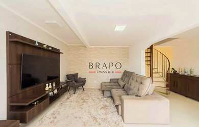 Imagem: A casa possui 4 Dormitórios, 2 Banheiros, 5 Vagas na garagem