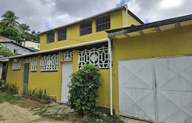 Imagem: A casa possui 4 Dormitórios, 2 Banheiros, 2 Vagas na garagem