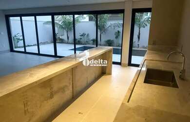 Imagem 11: Casa em condomínio disponível para venda no bairro Nova Uberlândia...