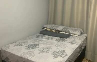 Imagem: A casa possui 1 Dormitório, Acomodam 6 pessoas e está localizado