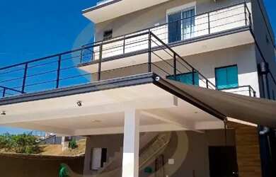 Imagem: A casa em condomínio possui 4 Dormitórios, 4 Banheiros, 4