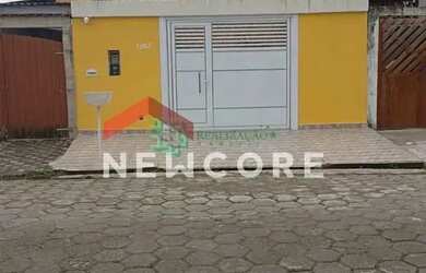 Imagem: A casa possui 2 Dormitórios, 1 Banheiro, 2 Vagas na garagem