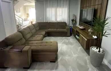 Imagem: A casa possui 3 Dormitórios, 2 Banheiros, 2 Vagas na garagem