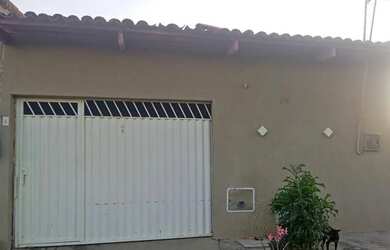 Imagem: A casa possui 3 Dormitórios, 2 Banheiros e está localizado