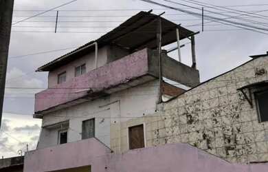 Imagem: A casa possui 5 Dormitórios, 5 Banheiros, 1 Vaga na garagem