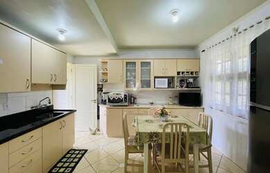 Imagem 8: Casa 04 dormitórios com uma suíte no bairro São José