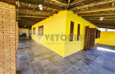 Imagem: A casa possui 3 Dormitórios, 3 Banheiros, 5 Vagas na garagem