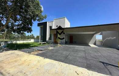 Imagem: A casa possui 3 Dormitórios, 4 Banheiros, 4 Vagas na garagem