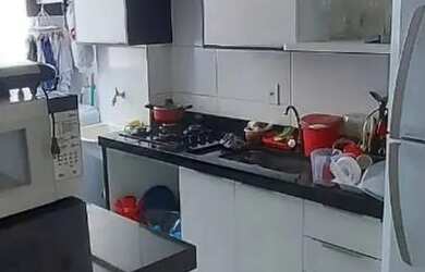 Imagem: O apartamento possui 2 Dormitórios, 1 Banheiro, 1 Vaga na garagem
