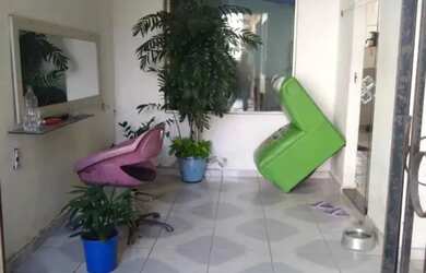 Imagem: A casa possui 2 Dormitórios, 1 Banheiro, 1 Vaga na garagem