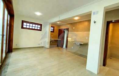 Imagem: Casa Espaçosa com 3 Vagas de Garagem e Kitnet nos Fundos na