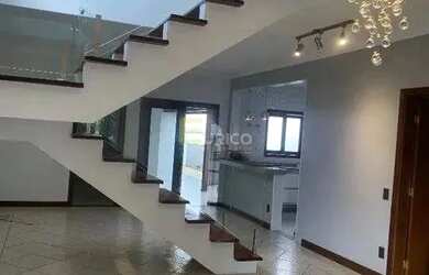 Imagem: A casa em condomínio possui 4 Dormitórios, 3 Banheiros, 4