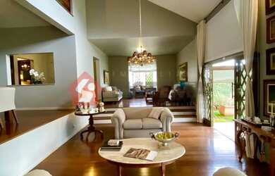 Imagem: A casa possui 5 Dormitórios, 5 Banheiros, 4 Vagas na garagem