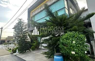 Imagem: A casa em condomínio possui 4 Dormitórios, 5 Banheiros, 2