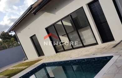 Imagem: A casa em condomínio possui 3 Dormitórios, 3 Banheiros, 2