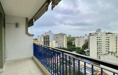 Imagem: O apartamento possui 3 Dormitórios, 2 Banheiros, 2 Vagas na