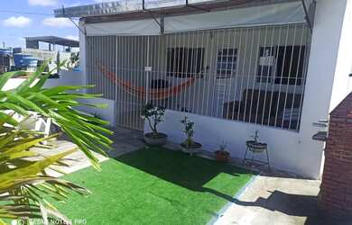 Imagem: A casa possui 1 Dormitório, 1 Banheiro, 1 Vaga na garagem e