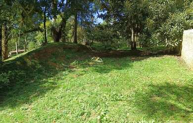 Imagem: O terreno possui 832m² de Área e está localizado em Bateias