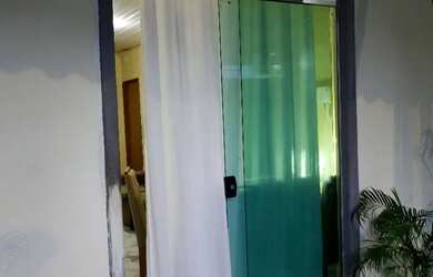 Imagem: A casa possui 4 Dormitórios, 2 Banheiros, 2 Vagas na garagem