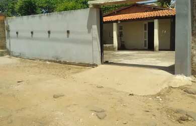 Imagem: A casa possui 3 Dormitórios, 4 Banheiros, 5 Vagas na garagem