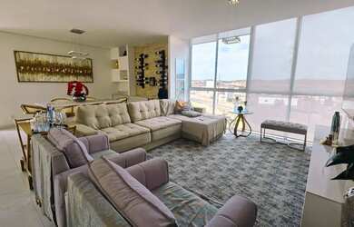 Imagem: A casa possui 4 Dormitórios, 4 Banheiros, 4 Vagas na garagem