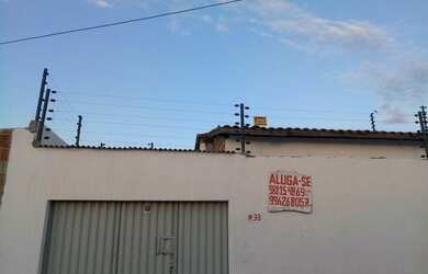 Imagem: A casa possui 3 Dormitórios, 1 Banheiro, 1 Vaga na garagem