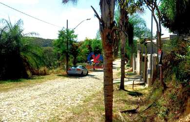 Imagem: O terreno e possui Dormitórios, Suítes, Banheiros, 360-0m²