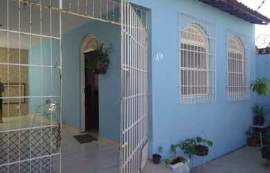 Imagem: A casa possui 2 Dormitórios, 1 Banheiro, 1 Vaga na garagem