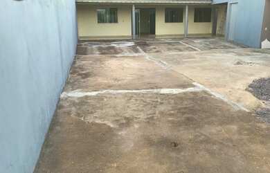 Imagem: A casa possui 3 Dormitórios, 2 Banheiros, 5 Vagas na garagem