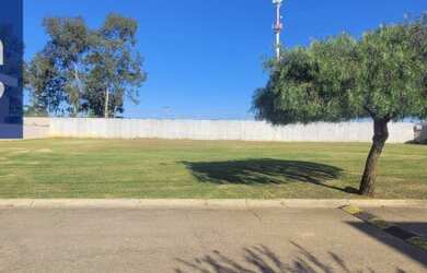 Imagem: O terreno possui 329m² de Área e está localizado em Jardim