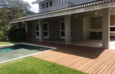 Imagem: A casa em condomínio possui 4 Dormitórios, 5 Banheiros, 4