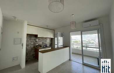 Imagem: O apartamento possui 1 Dormitório, 1 Banheiro, 1 Vaga na garagem