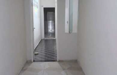 Imagem: A casa possui 1 Dormitório e 1 Banheiro e está localizado