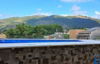 Imagem: A casa possui 3 Dormitórios, 3 Banheiros, 2 Vagas na garagem