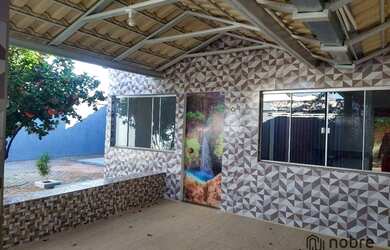 Imagem: A casa possui 2 Dormitórios, 1 Banheiro, 2 Vagas na garagem