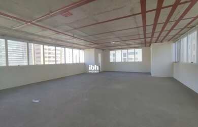 Imagem: O depósito possui 1 Vaga na garagem, 164m² de Área e está