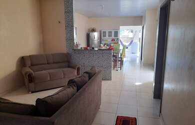 Imagem: A casa possui 2 Dormitórios, 3 Banheiros, 1 Vaga na garagem