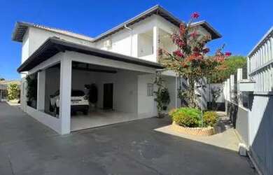 Imagem: A casa em condomínio possui 5 Dormitórios, 5 Banheiros, 5