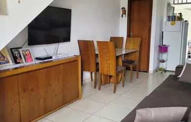 Imagem: A casa possui 2 Dormitórios, 2 Banheiros, 2 Vagas na garagem