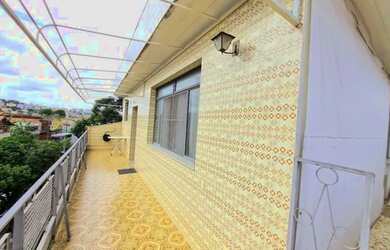 Imagem: A casa possui 3 Dormitórios, 2 Banheiros, 5 Vagas na garagem