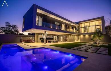 Imagem: A casa em condomínio possui 4 Dormitórios, 5 Banheiros, 4