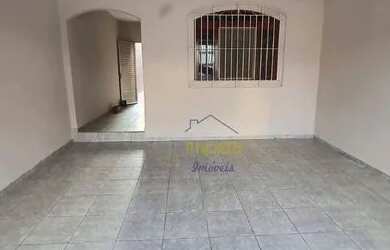 Imagem: A casa possui 2 Dormitórios, 2 Banheiros, 2 Vagas na garagem