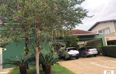 Imagem: A casa em condomínio possui 3 Dormitórios, 5 Banheiros, 4